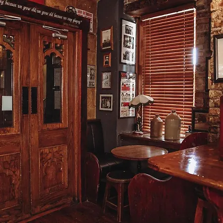 Muskerry Arms Bar And 3* Blarney