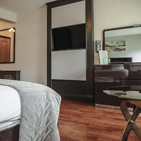 Muskerry Arms Bar And 3* Blarney