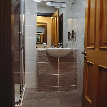 Muskerry Arms Bar And 3*