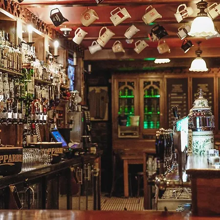 Pensjonat Muskerry Arms Bar And 3*