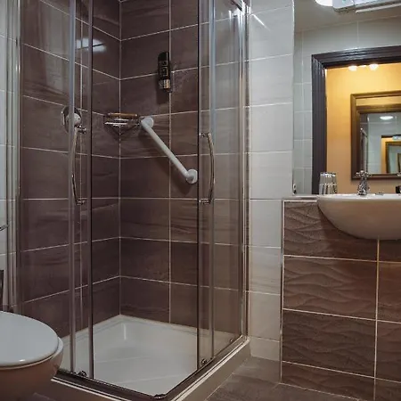 Pensjonat Muskerry Arms Bar And 3*