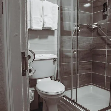 Pensjonat Muskerry Arms Bar And 3*