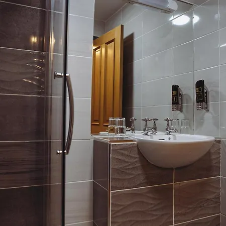 Muskerry Arms Bar And 3* Blarney