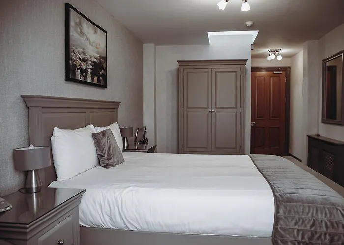 Muskerry Arms Bar And 3*