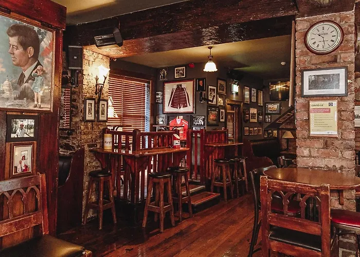 Muskerry Arms Bar And 3*