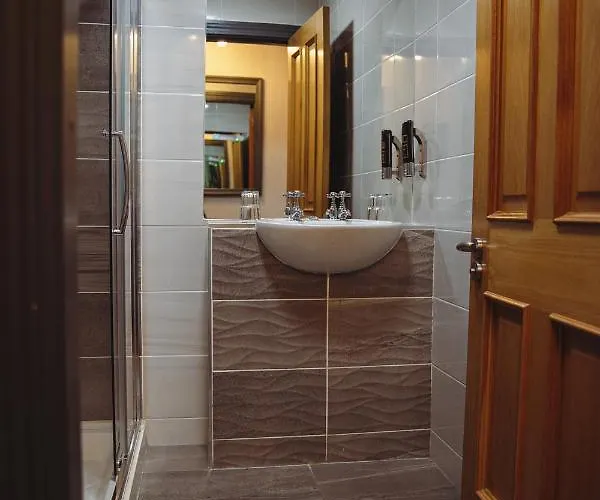 Muskerry Arms Bar And 3*